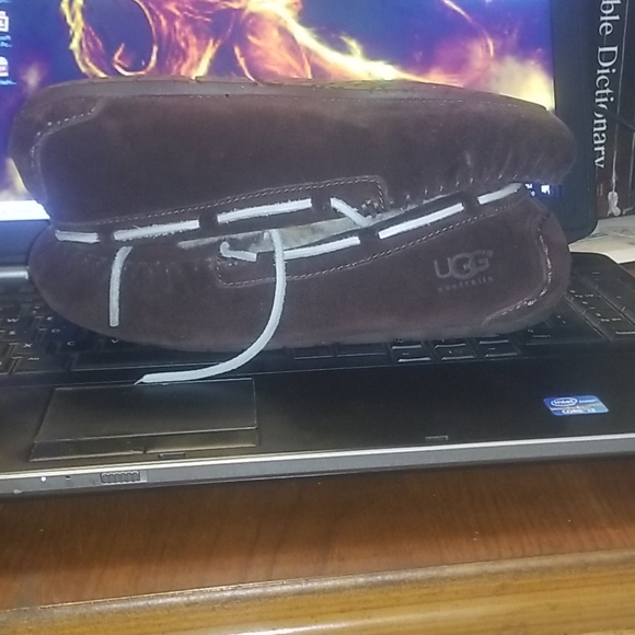 Woman's Ugg Moccasins - Picture 3 of 4